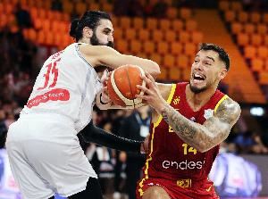 办法不多！威利-埃尔南戈麦斯7中4拿到8分5板2助