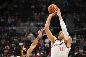 油箱油还很足！大洛佩斯首节5分钟三分4中3射落9分 另有1板1帽