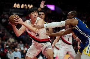 面对的都是成名已久的内线！四个字评价杨瀚森首次季前赛之旅！