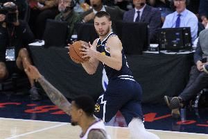 飞奔的小王子！布劳恩11中5得12分7板4助 三分4中1